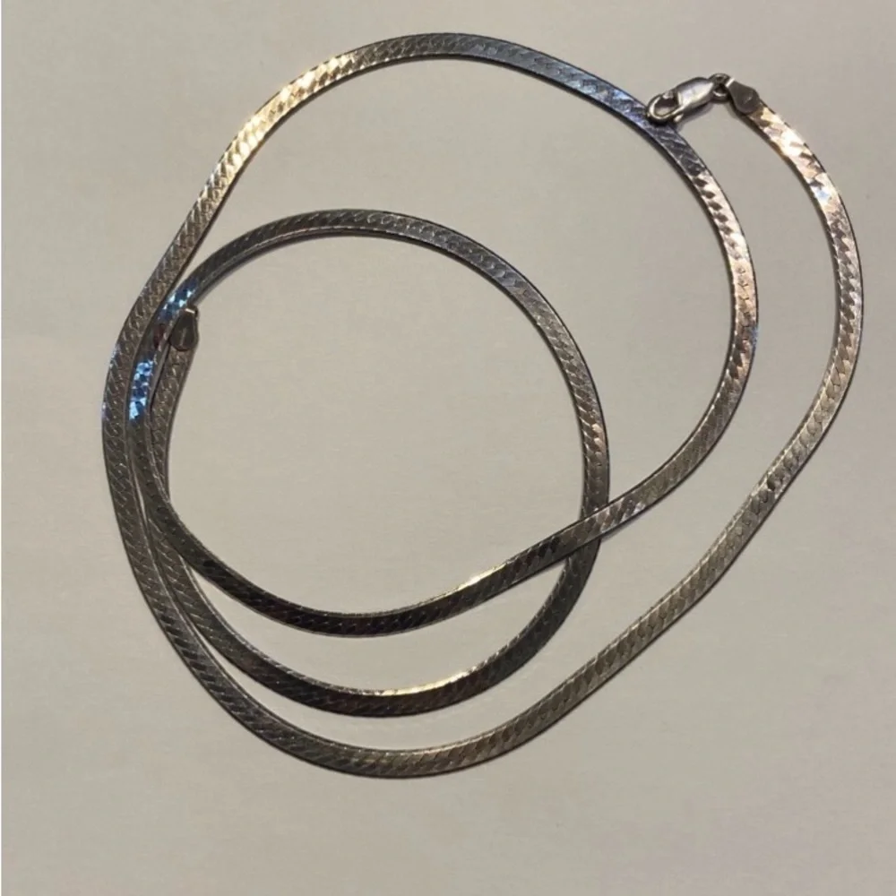 Vintage Sterling Silver Wide Herringbone 30 inch Necklace - Picture 4 of 12